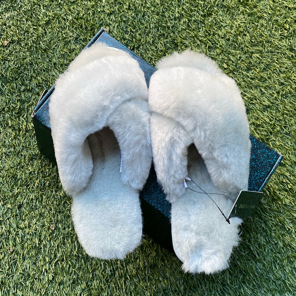 Brand New Never Worn Emu Australia Mayberry Furry Slides/Sandals